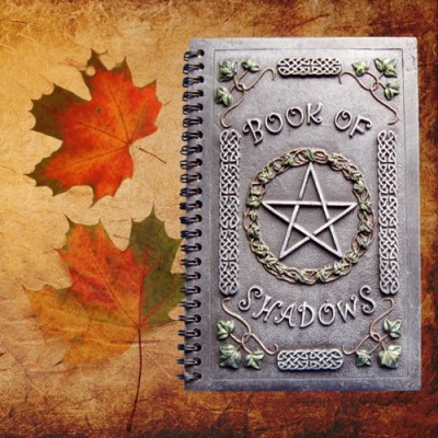 Book of Shadows / Witches' Book with pentagram and ivy vines made of polyresin