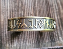 Rune bangle made of brass with magnets