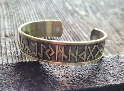 Rune bangle made of brass with magnets