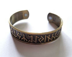 Rune bangle made of brass with magnets