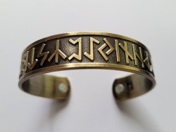 Rune bangle made of brass with magnets